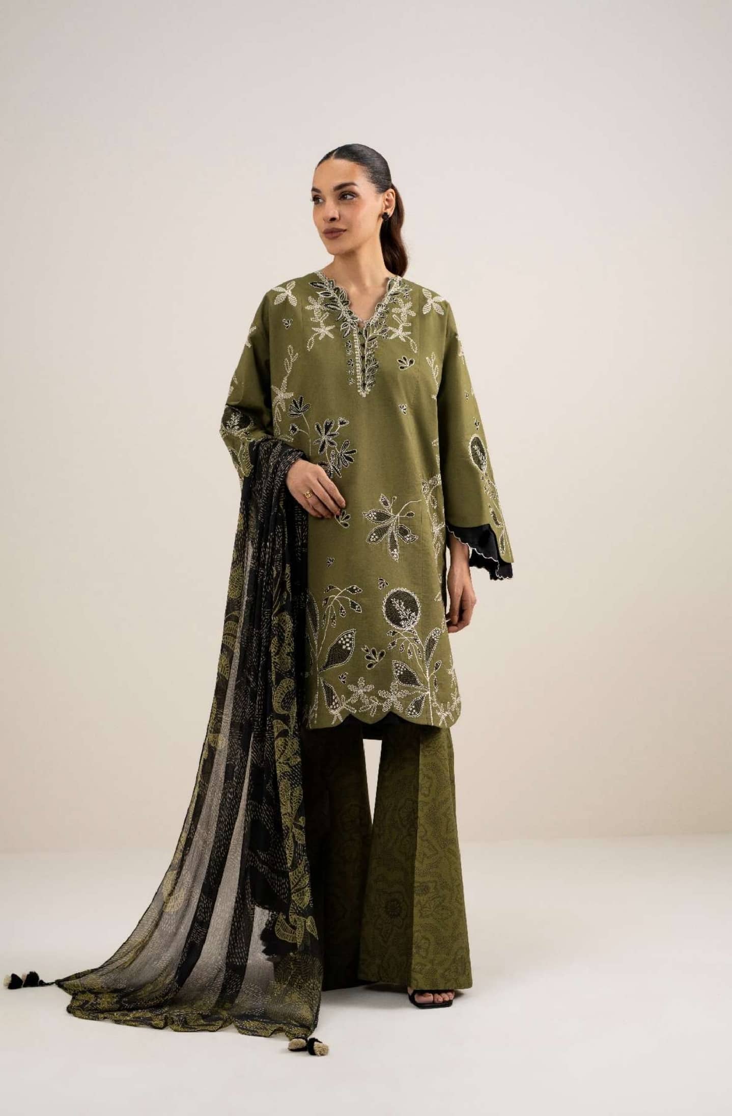 img_sapphire_andaz_lawn_26_awwal_boutique
