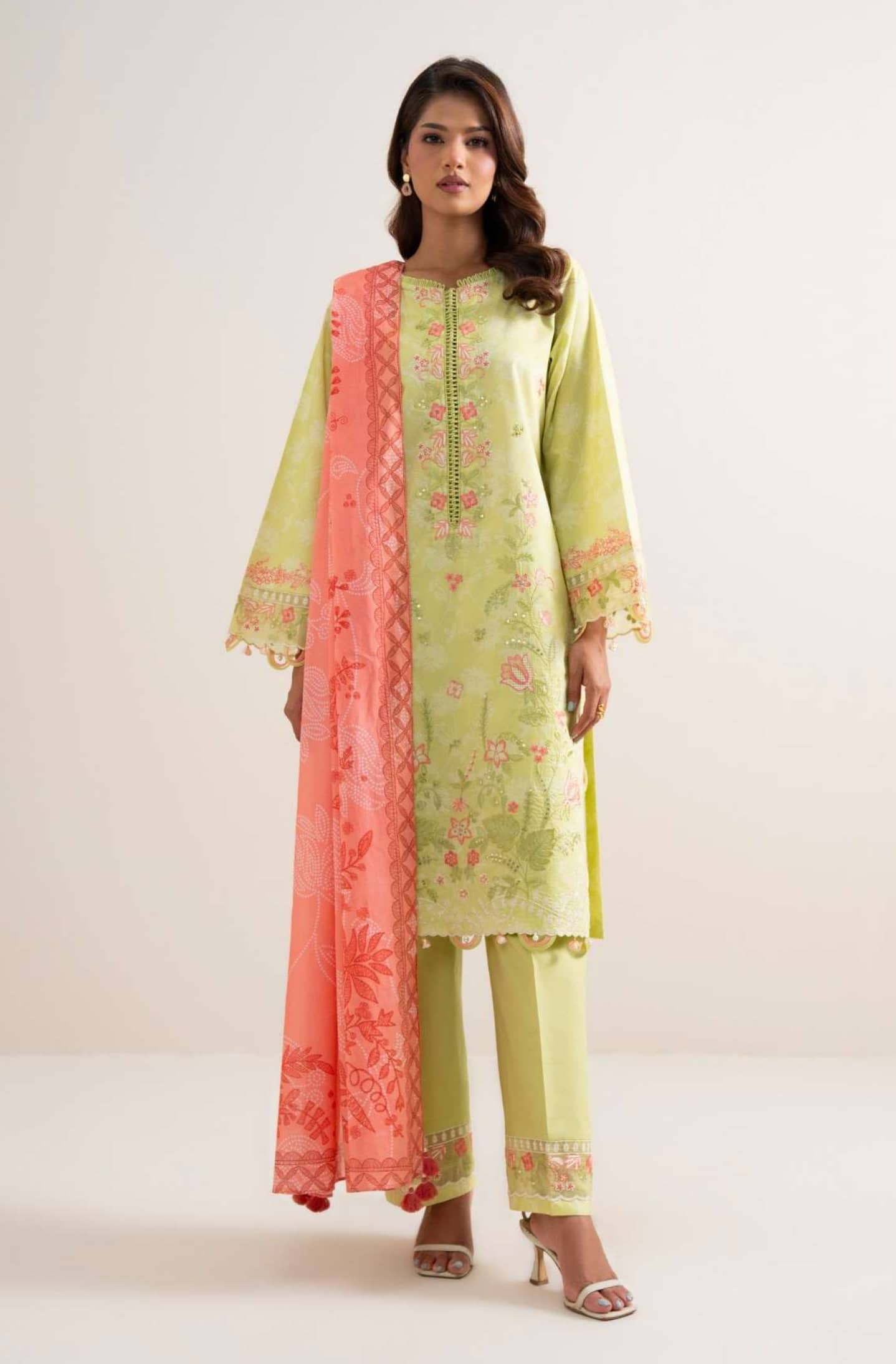 Sapphire Andaaz Luxury Lawn 26/U3PE-SGS26V7-125