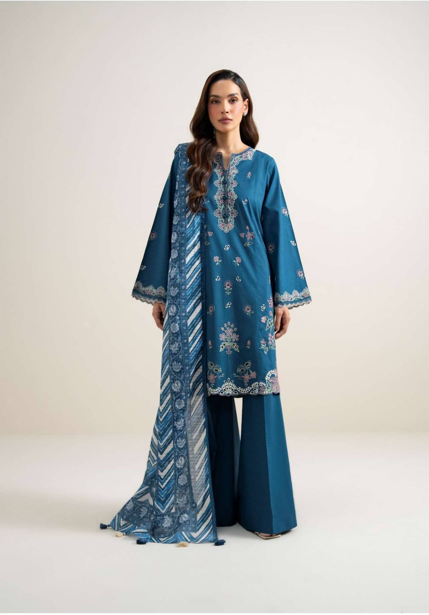 img_sapphire_lawn_awwal_boutique