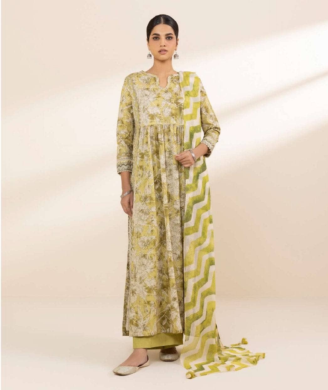 img_sapphire_lawn_awwal_boutique