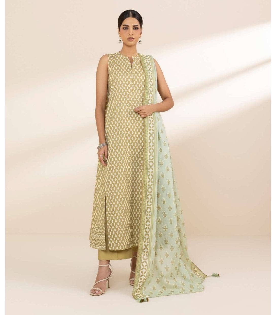 img_sapphire_lawn_awwal_boutique