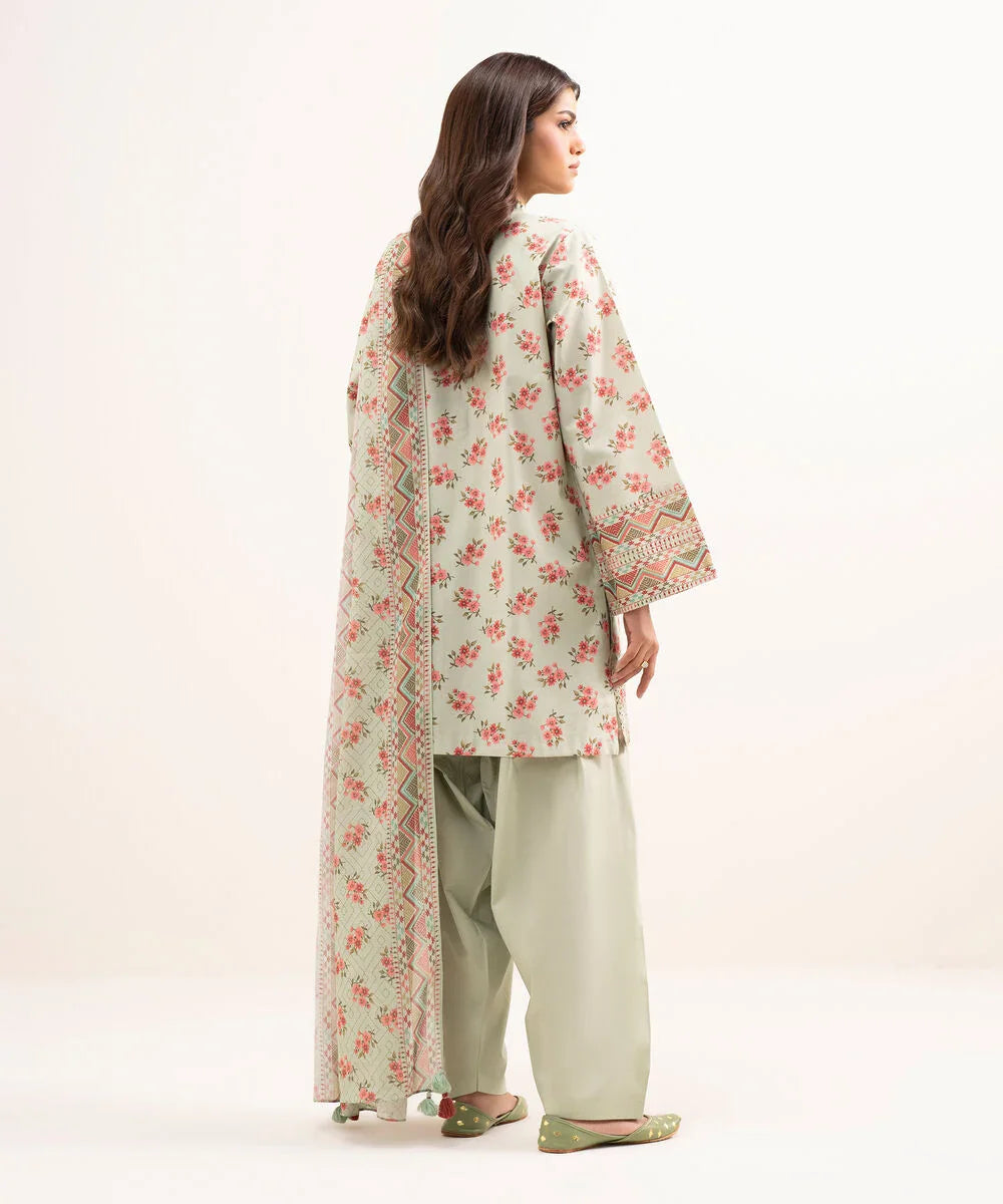 Sapphire Luxury Lawn 26/3PEDDS26V425/Light Moss Green