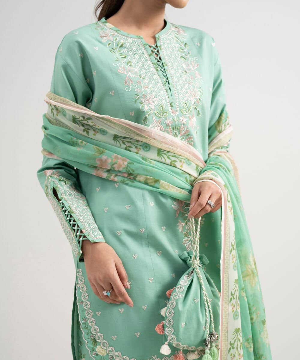 img_sapphire_lawn_awwal_boutique