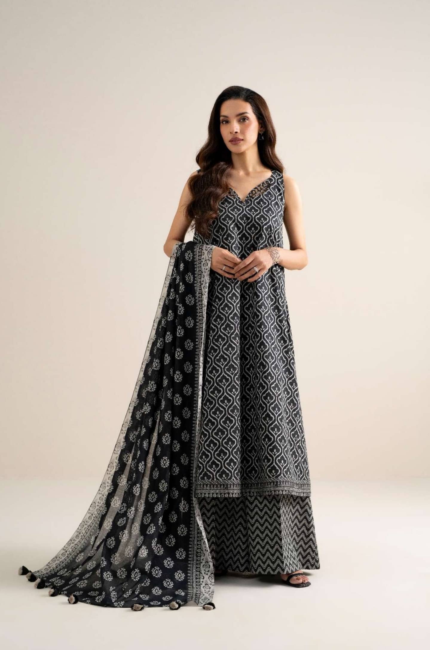 img_sapphire_lawn_26_awwal_boutique