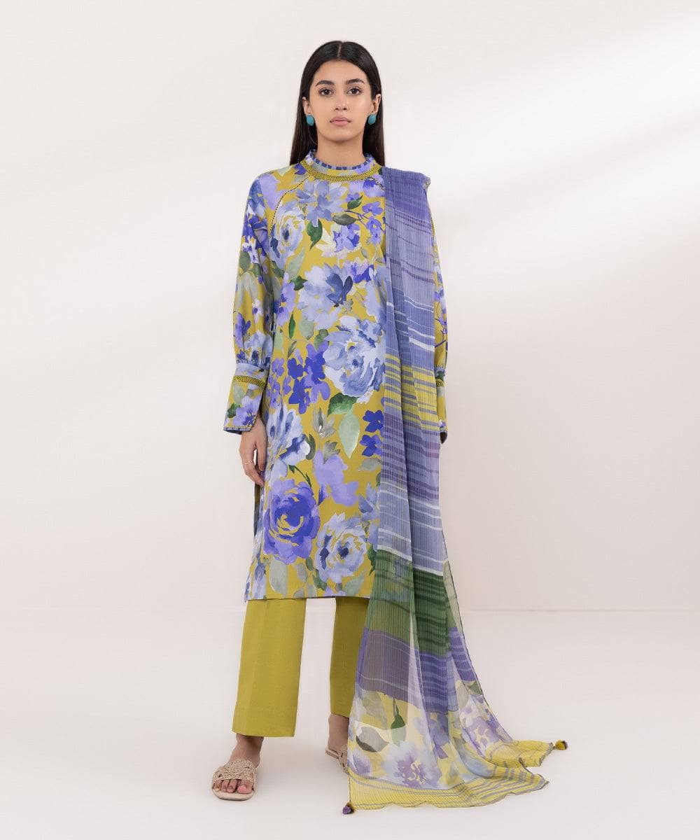img_sapphire_intermix_awwal_boutique