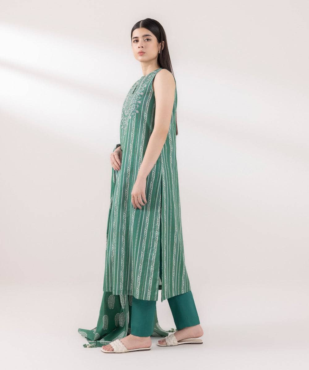 img_sapphire_intermix_awwal_boutique