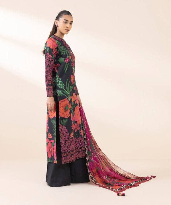 img_sapphire_intermix_awwal_boutique