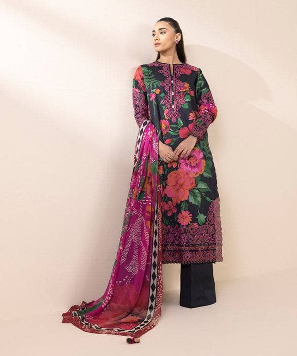img_sapphire_intermix_awwal_boutique