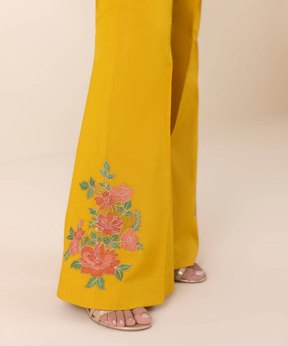 img_sapphire_intermix_awwal_boutique