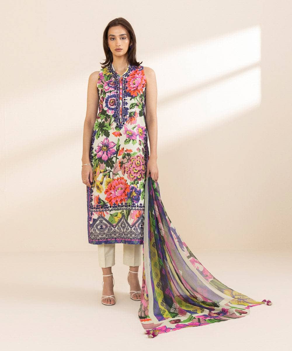 img_sapphire_intermix_awwal_boutique