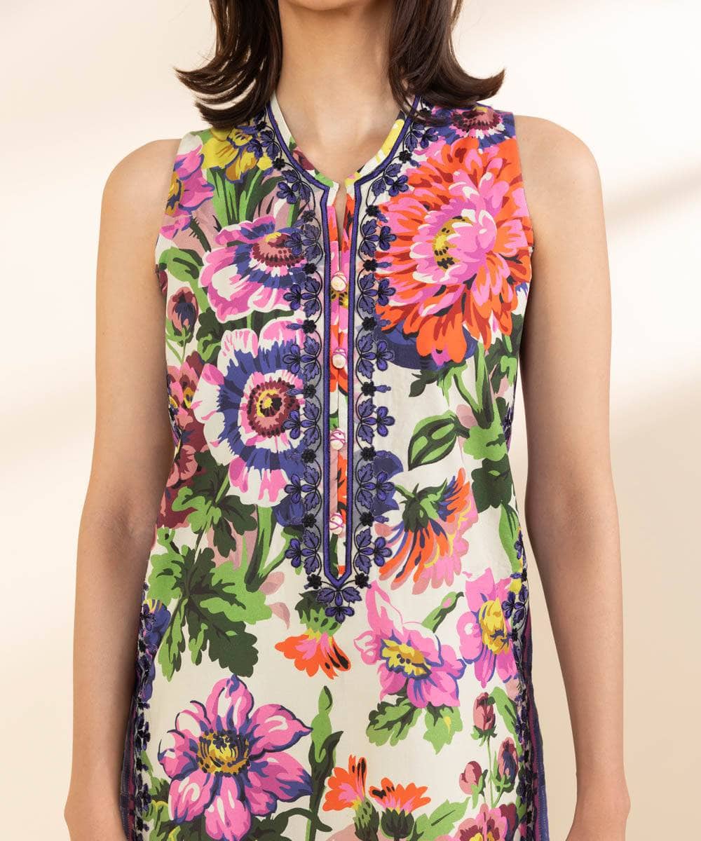 img_sapphire_intermix_awwal_boutique