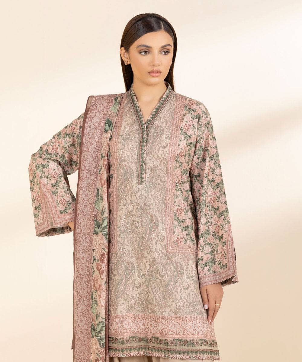 img_sapphire_intermix_awwal_boutique