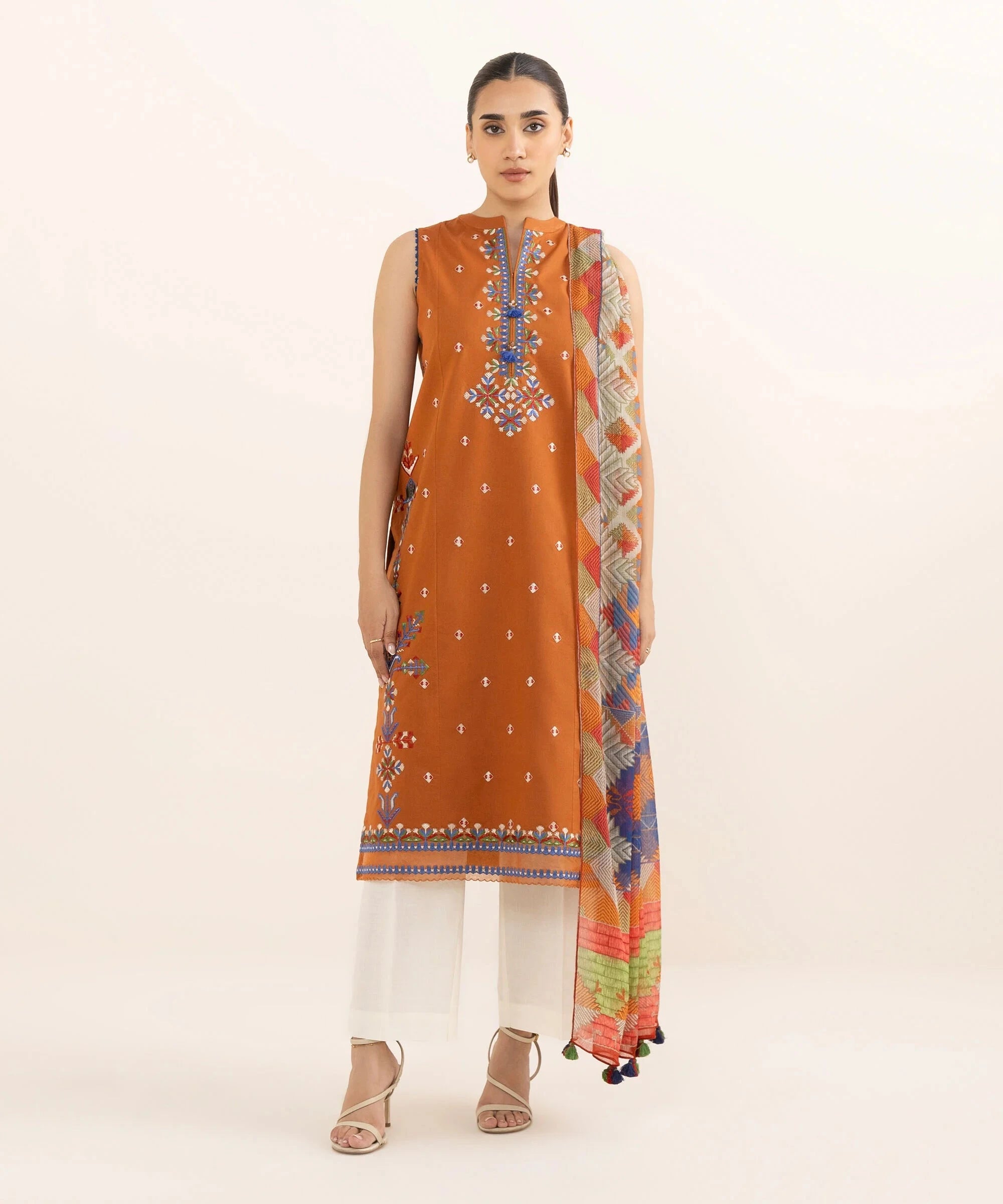 img_sapphire_intermix_awwal_boutique