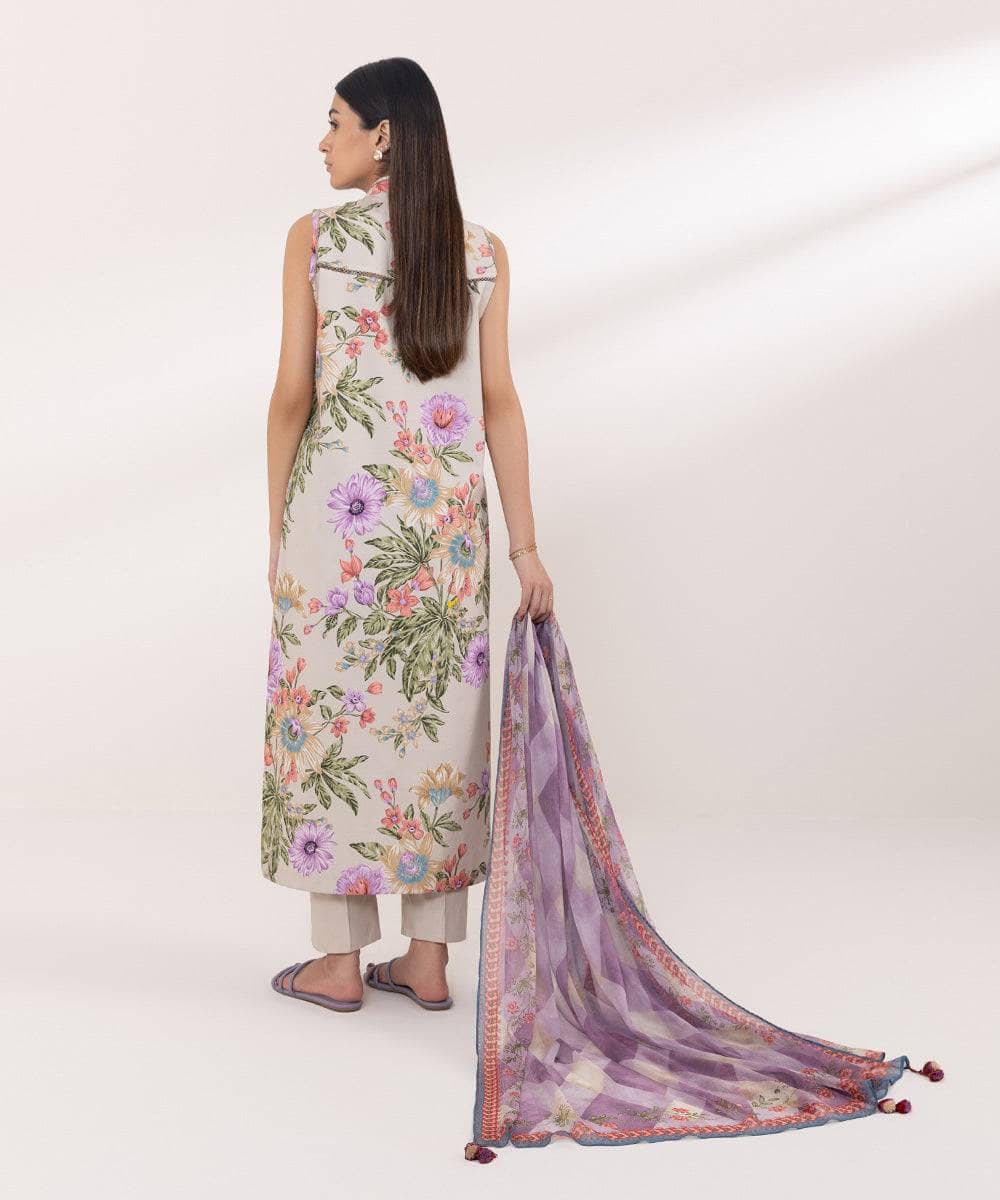 img_sapphire_intermix_awwal_boutique