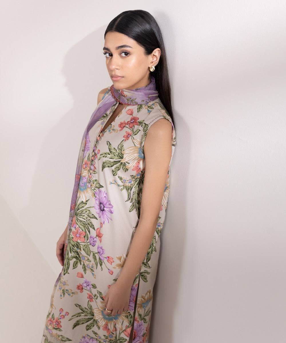 img_sapphire_intermix_awwal_boutique