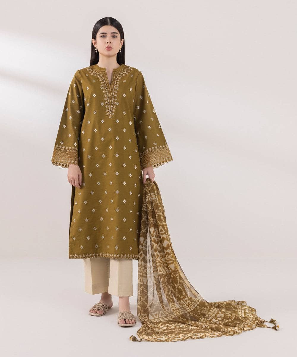 img_sapphire_intermix_awwal_boutique