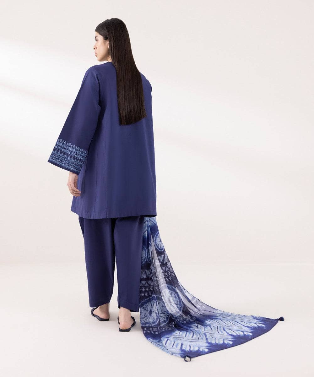 img_sapphire_intermix_awwal_boutique