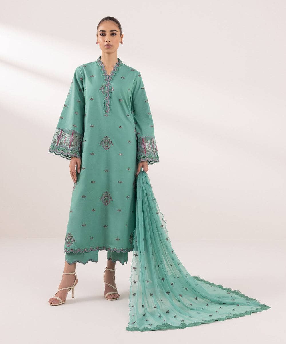 img_sapphire_intermix_awwal_boutique