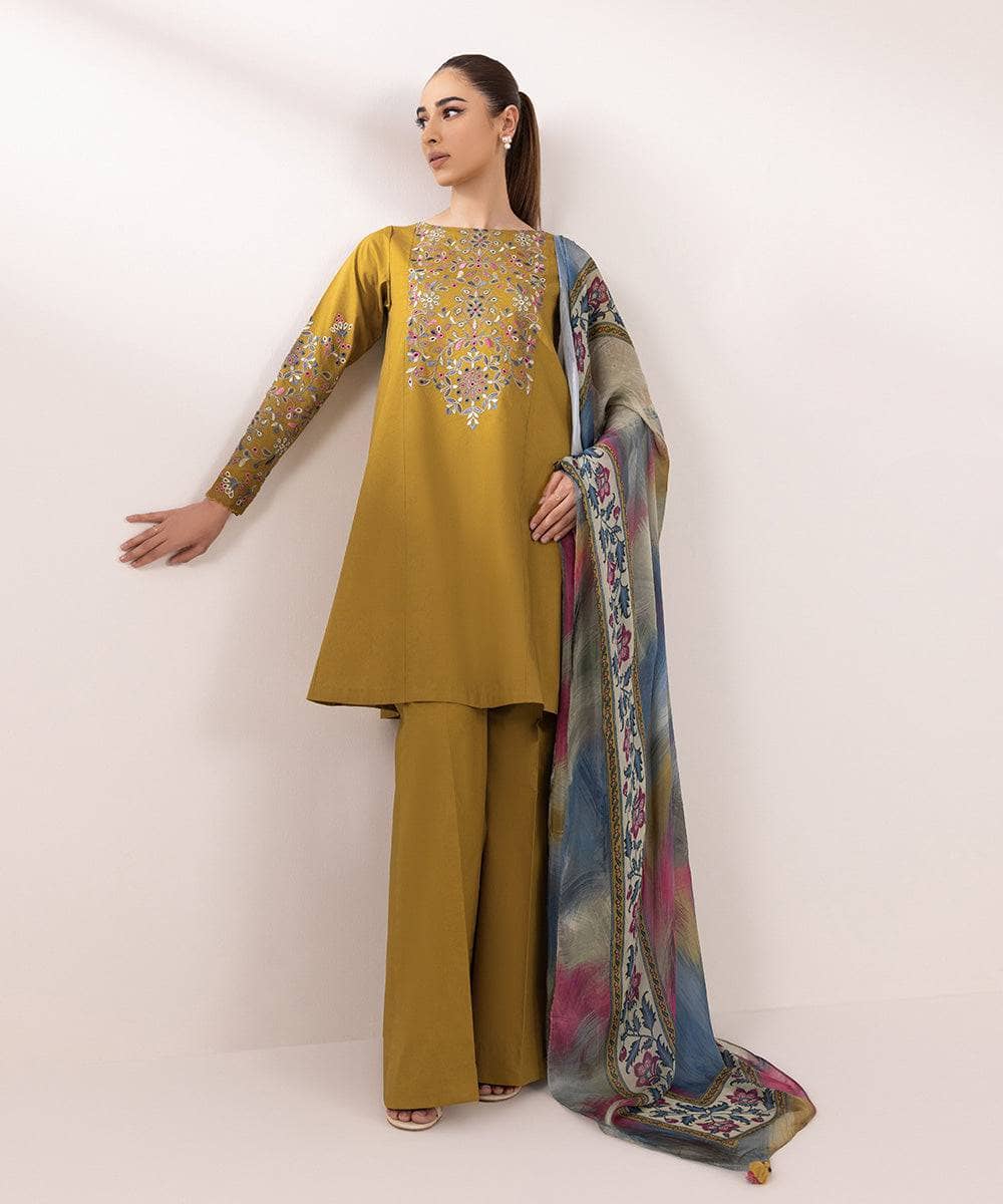 img_sapphire_intermix_awwal_boutique