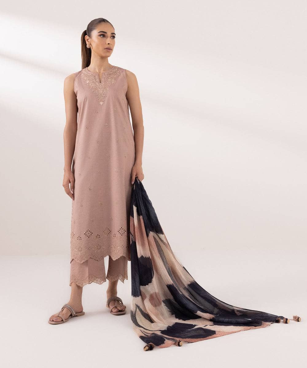 img_sapphire_intermix_awwal_boutique