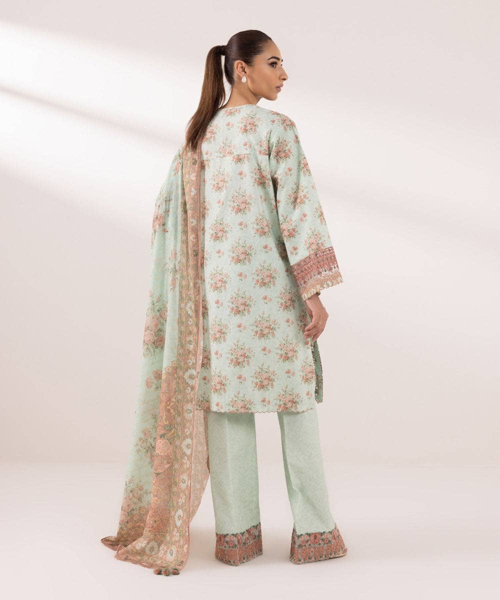 img_sapphire_intermix_awwal_boutique