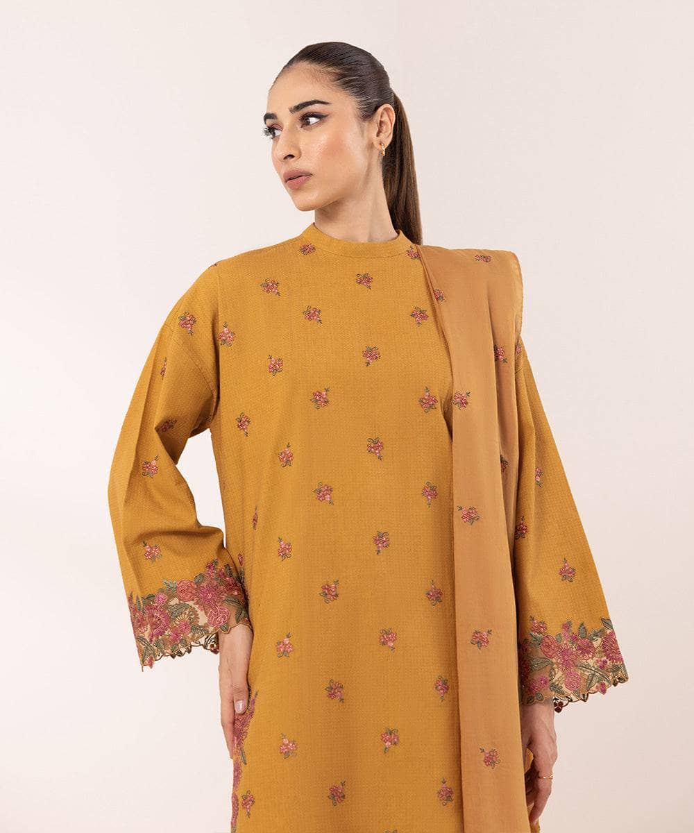 img_sapphire_intermix_awwal_boutique