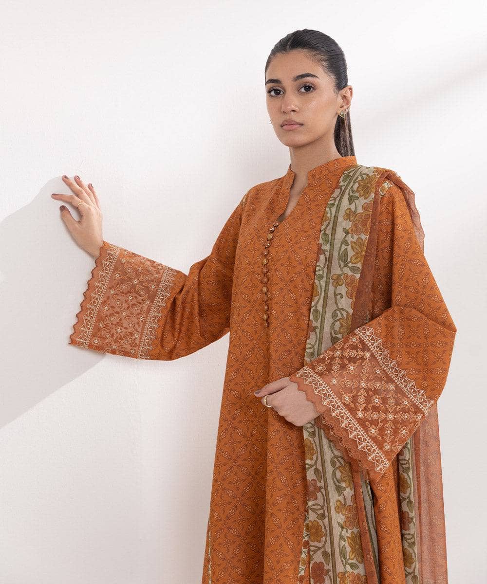 img_sapphire_intermix_awwal_boutique