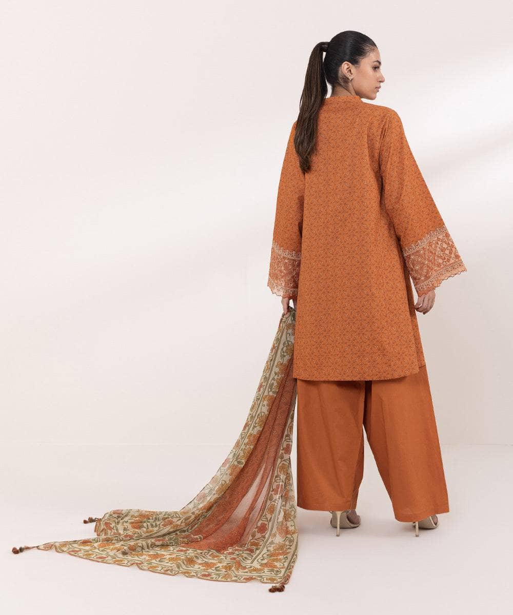 img_sapphire_intermix_awwal_boutique
