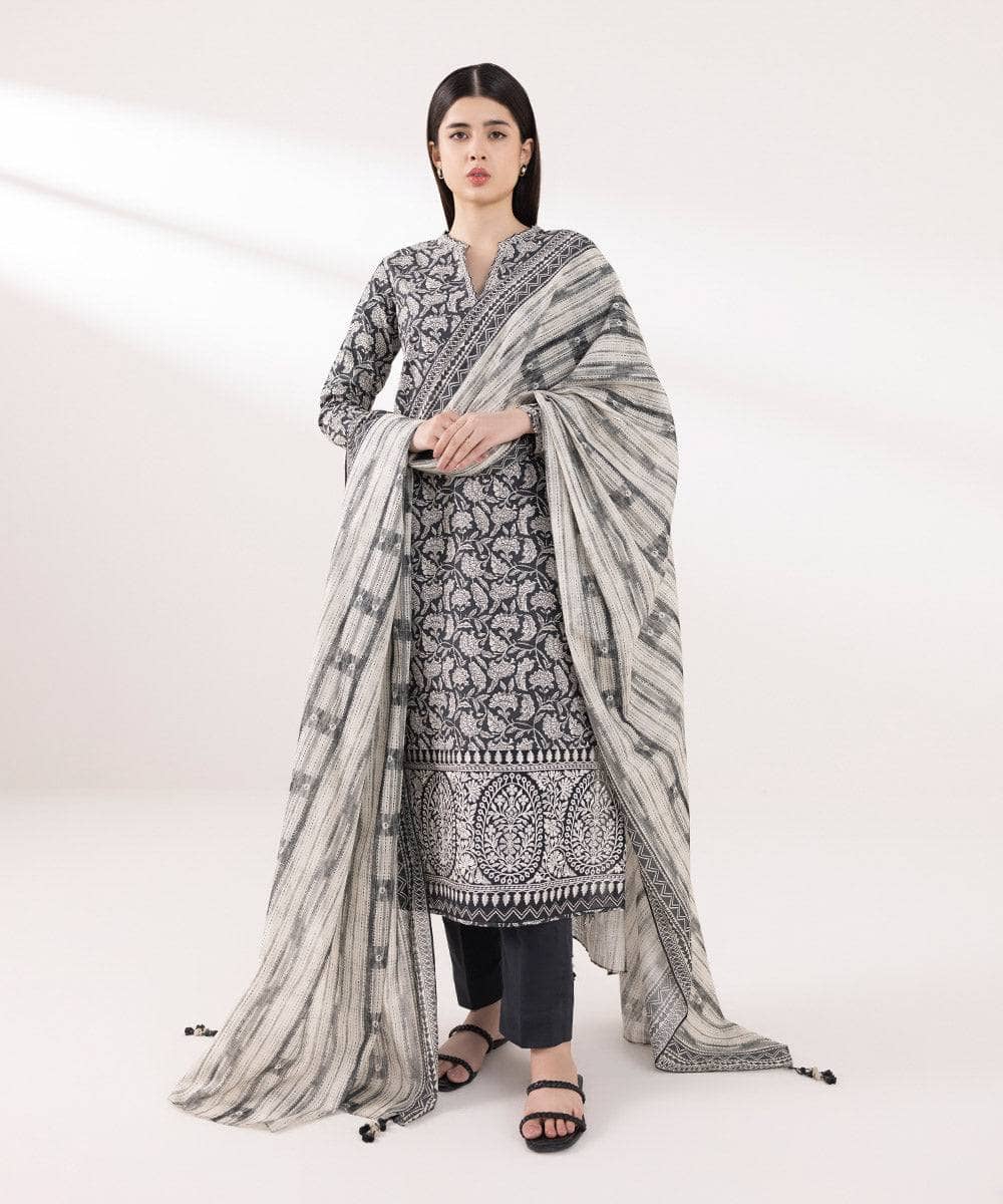 img_sapphire_intermix_awwal_boutique
