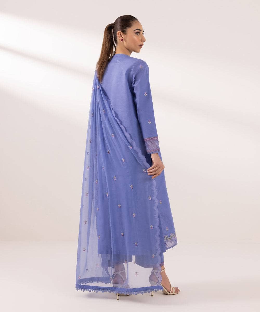 img_sapphire_intermix_awwal_boutique