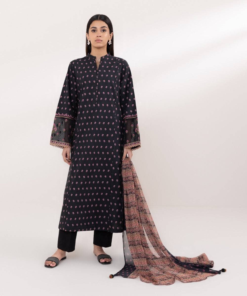 img_sapphire_intermix_awwal_boutique