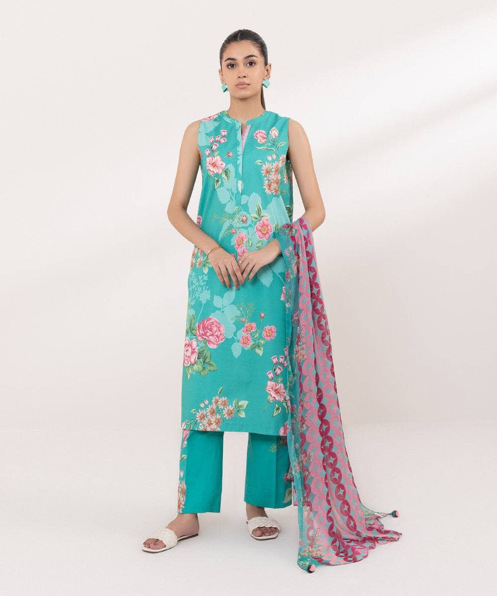 img_sapphire_intermix_awwal_boutique