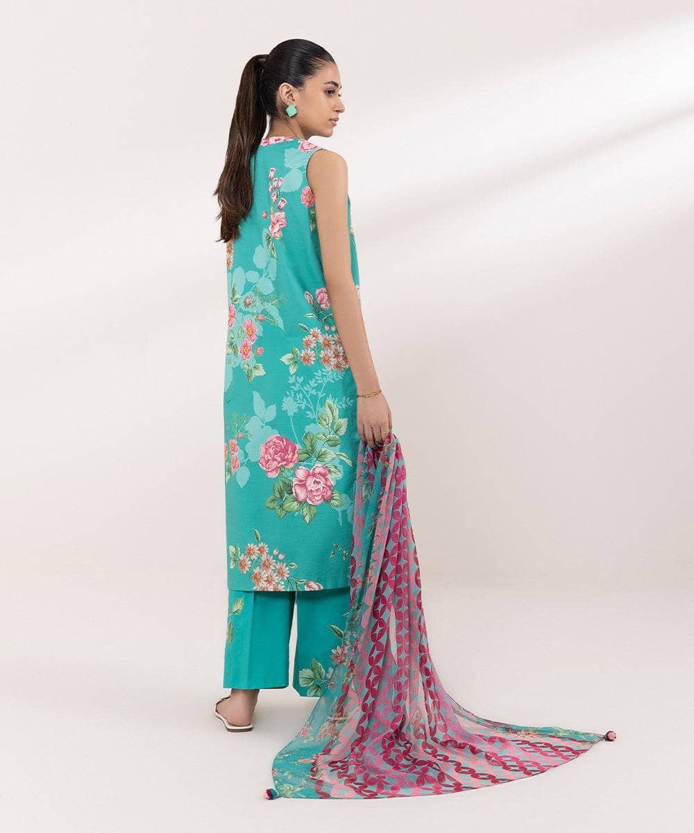 img_sapphire_intermix_awwal_boutique