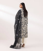 img_sapphire_intermix_awwal_boutique