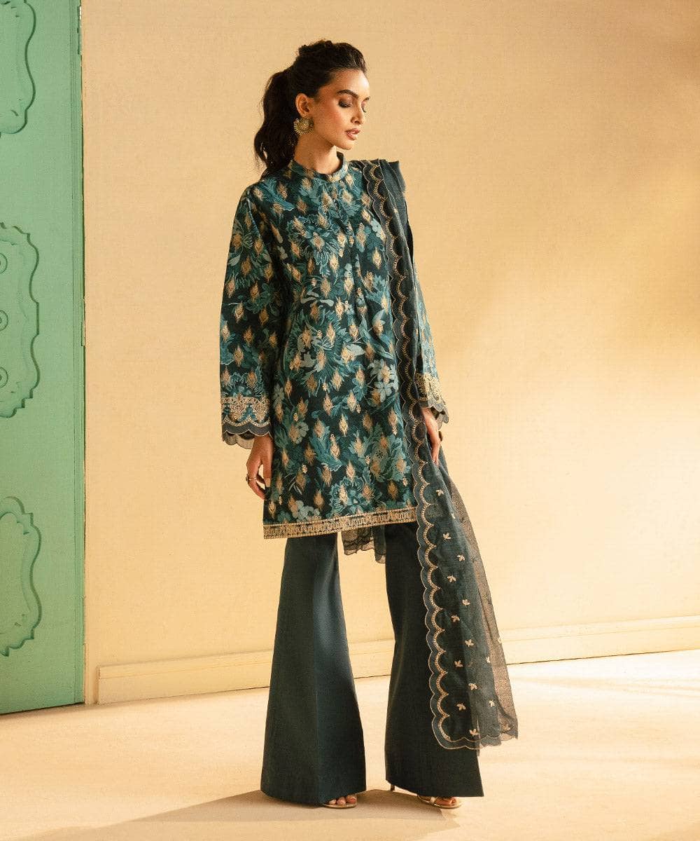img_sapphire_intermix_awwal_boutique