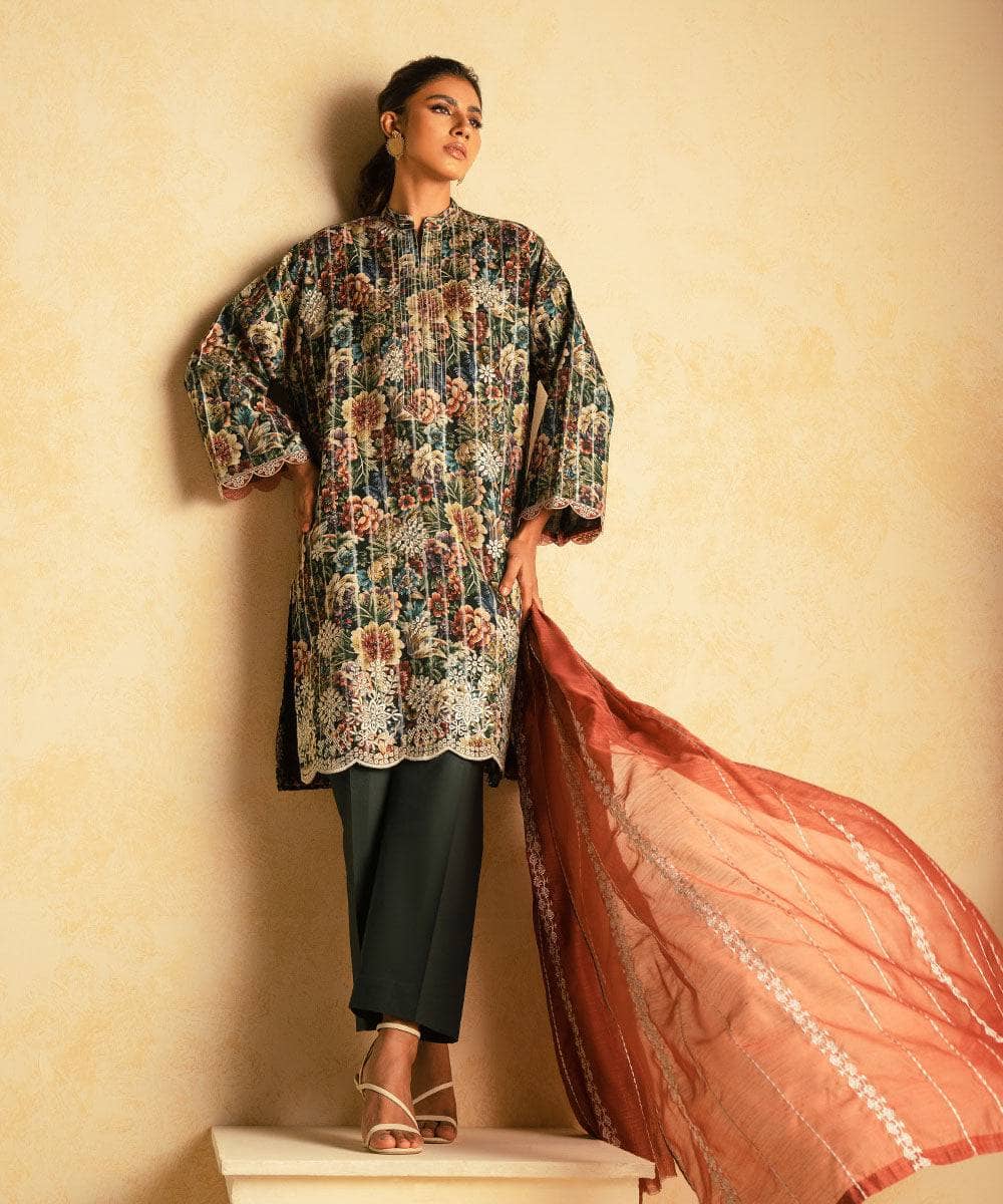 img_sapphire_intermix_awwal_boutique