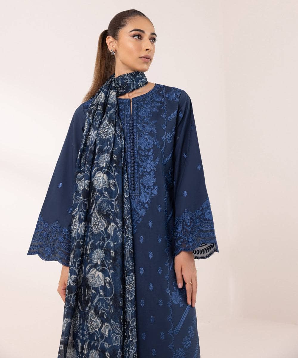 img_sapphire_intermix_awwal_boutique