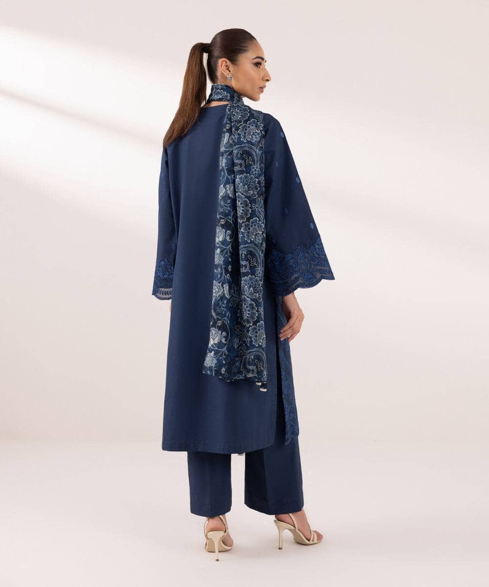 img_sapphire_intermix_awwal_boutique