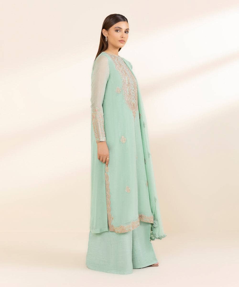 img_sapphire_intermix_awwal_boutique
