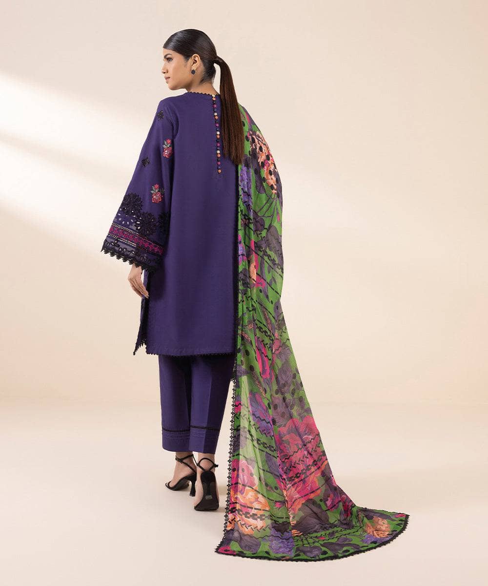 img_sapphire_intermix_awwal_boutique