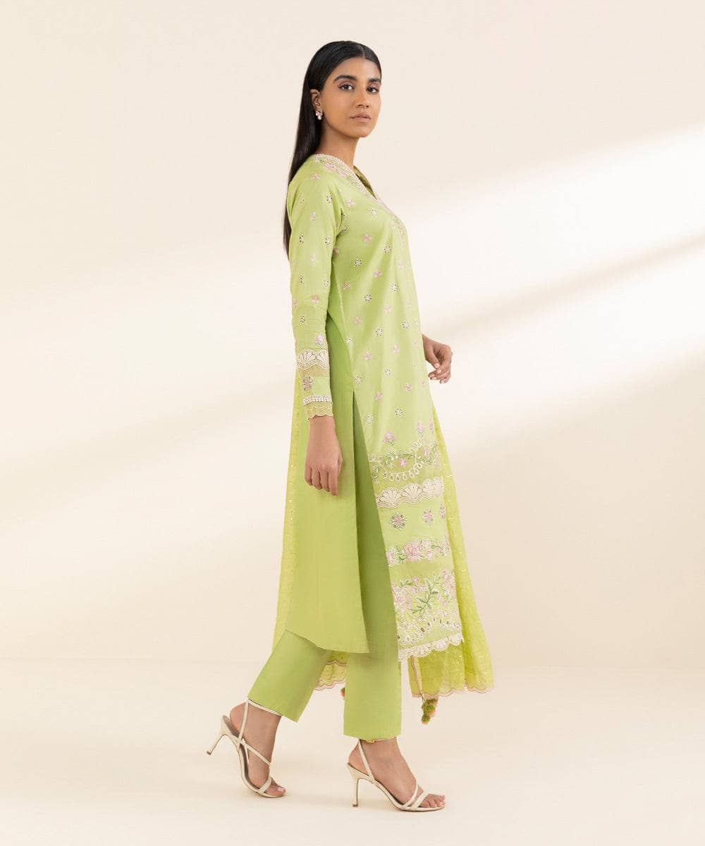 img_sapphire_intermix_awwal_boutique