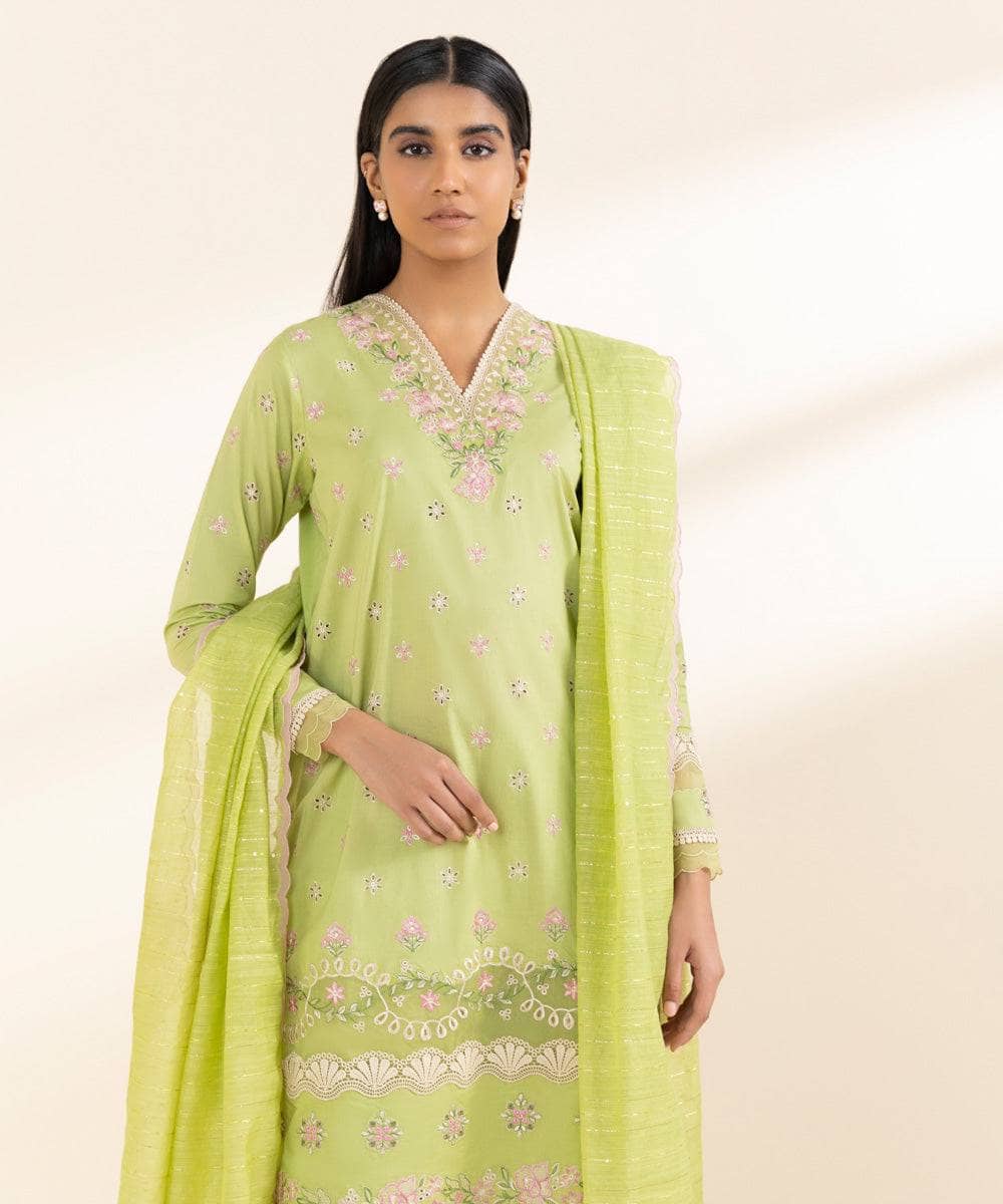 img_sapphire_intermix_awwal_boutique