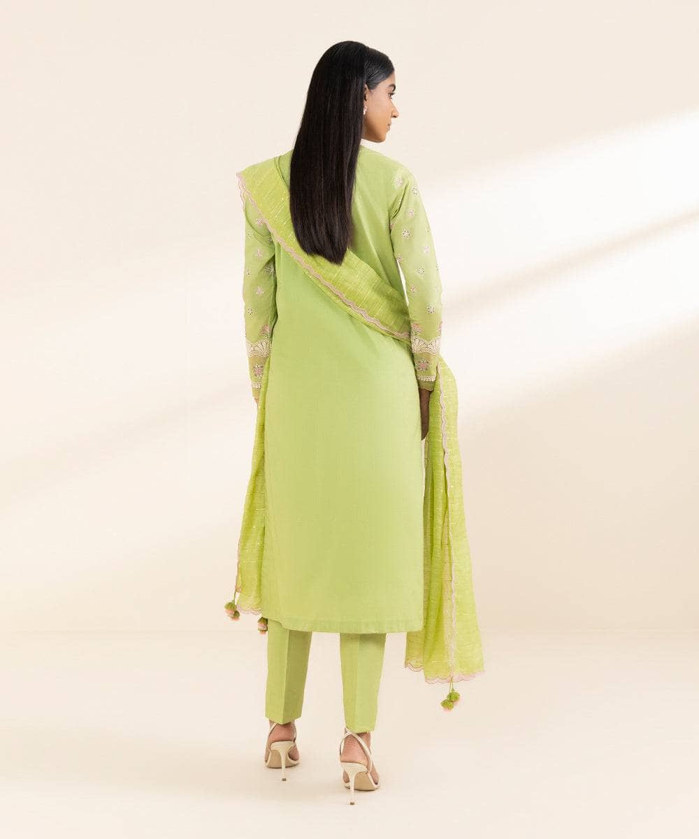 img_sapphire_intermix_awwal_boutique