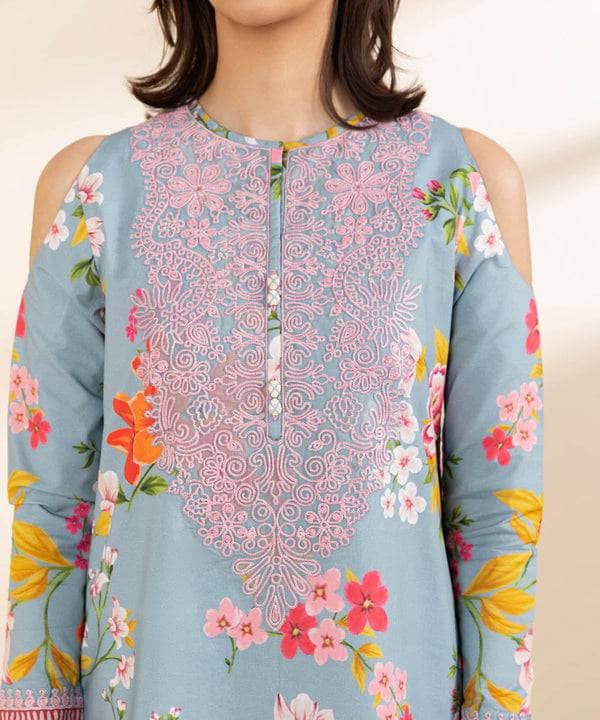 img_sapphire_intermix_awwal_boutique