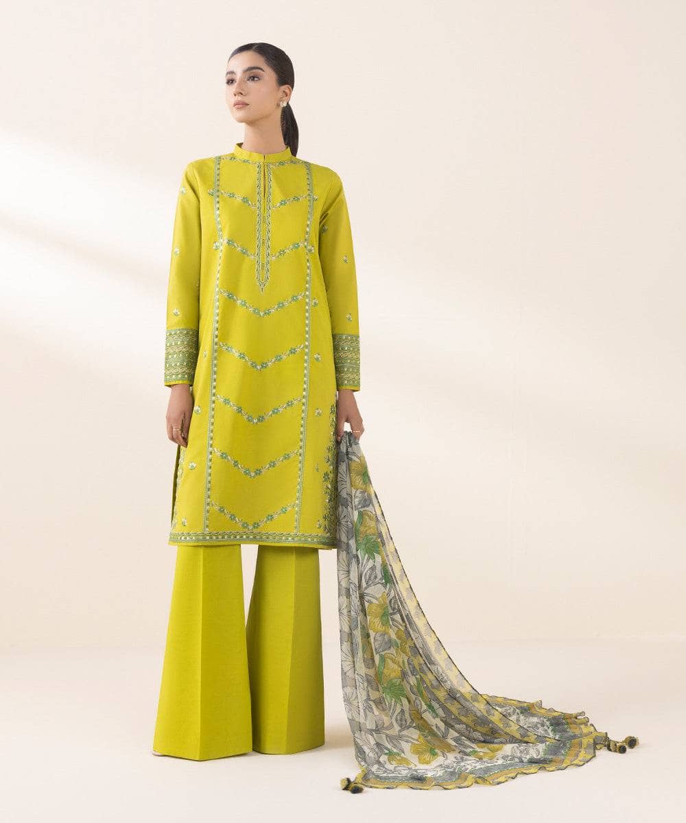 img_sapphire_intermix_awwal_boutique