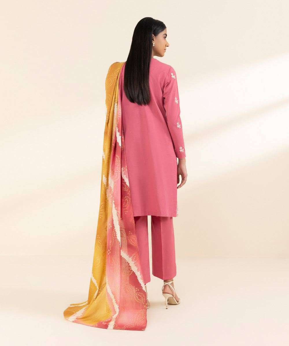 img_sapphire_intermix_awwal_boutique