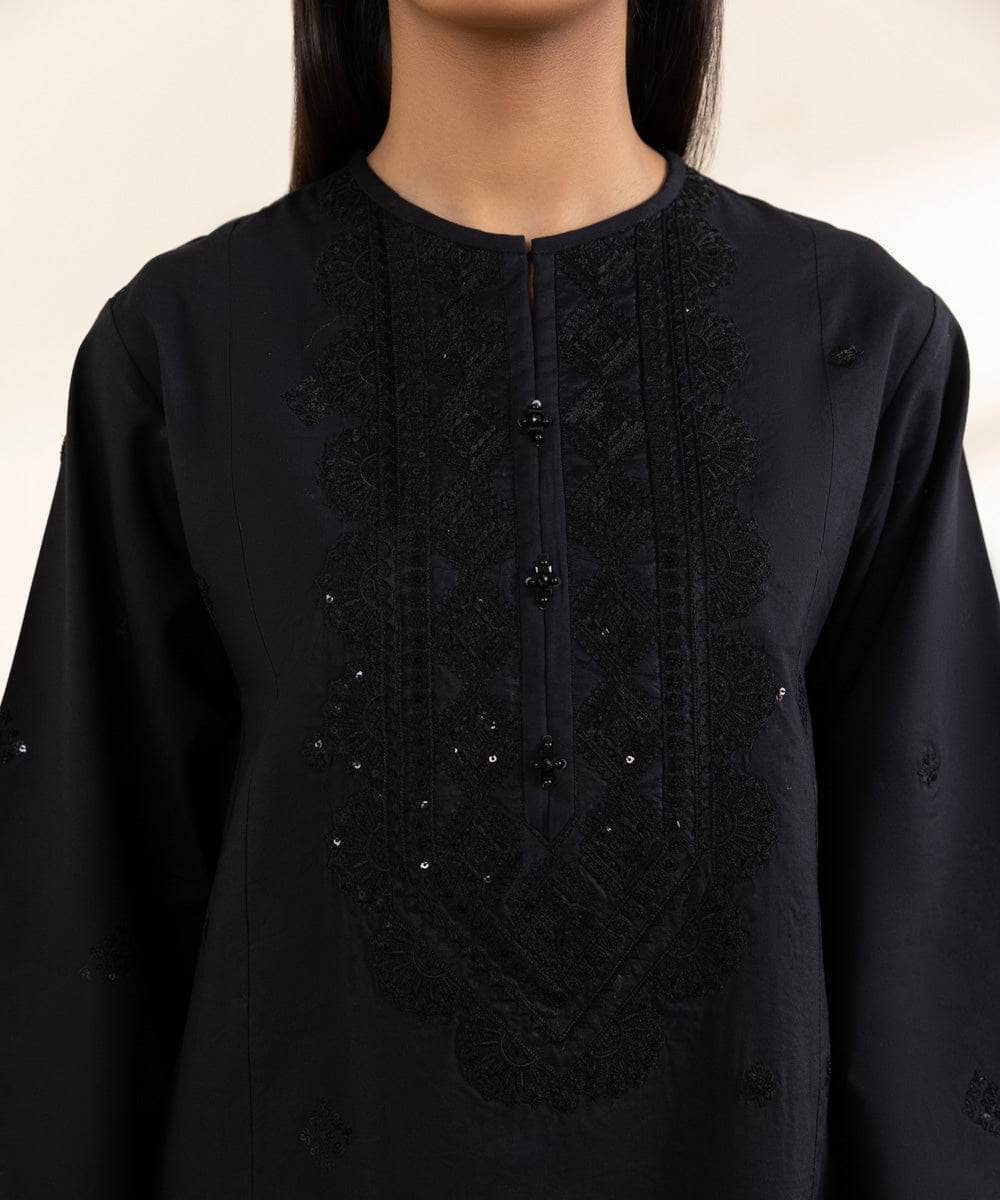 img_sapphire_intermix_awwal_boutique