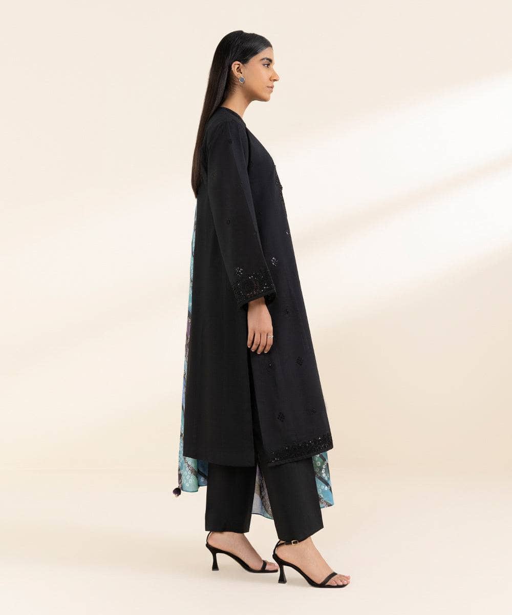 img_sapphire_intermix_awwal_boutique