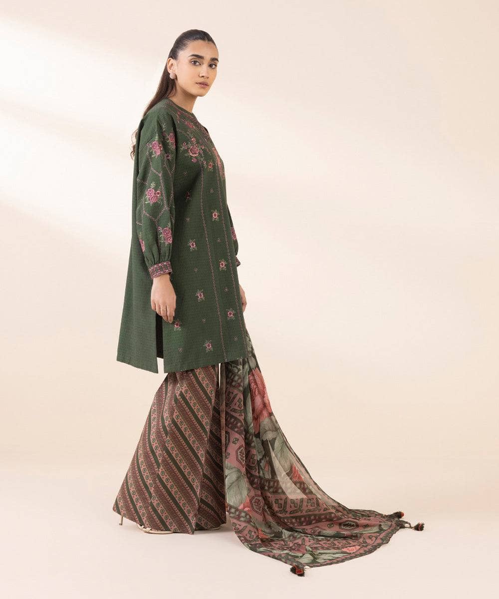 img_sapphire_intermix_awwal_boutique