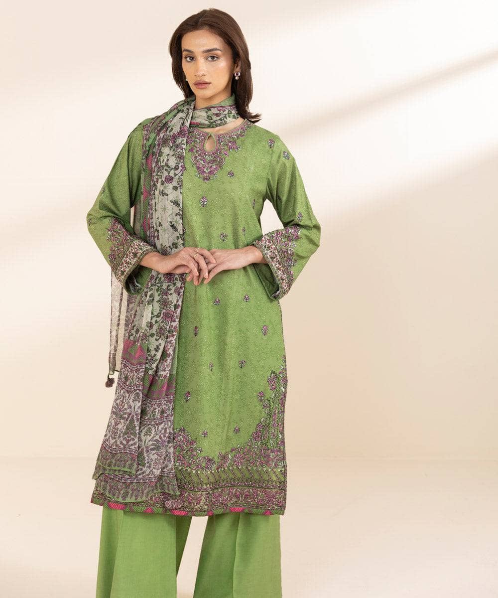 img_sapphire_intermix_awwal_boutique